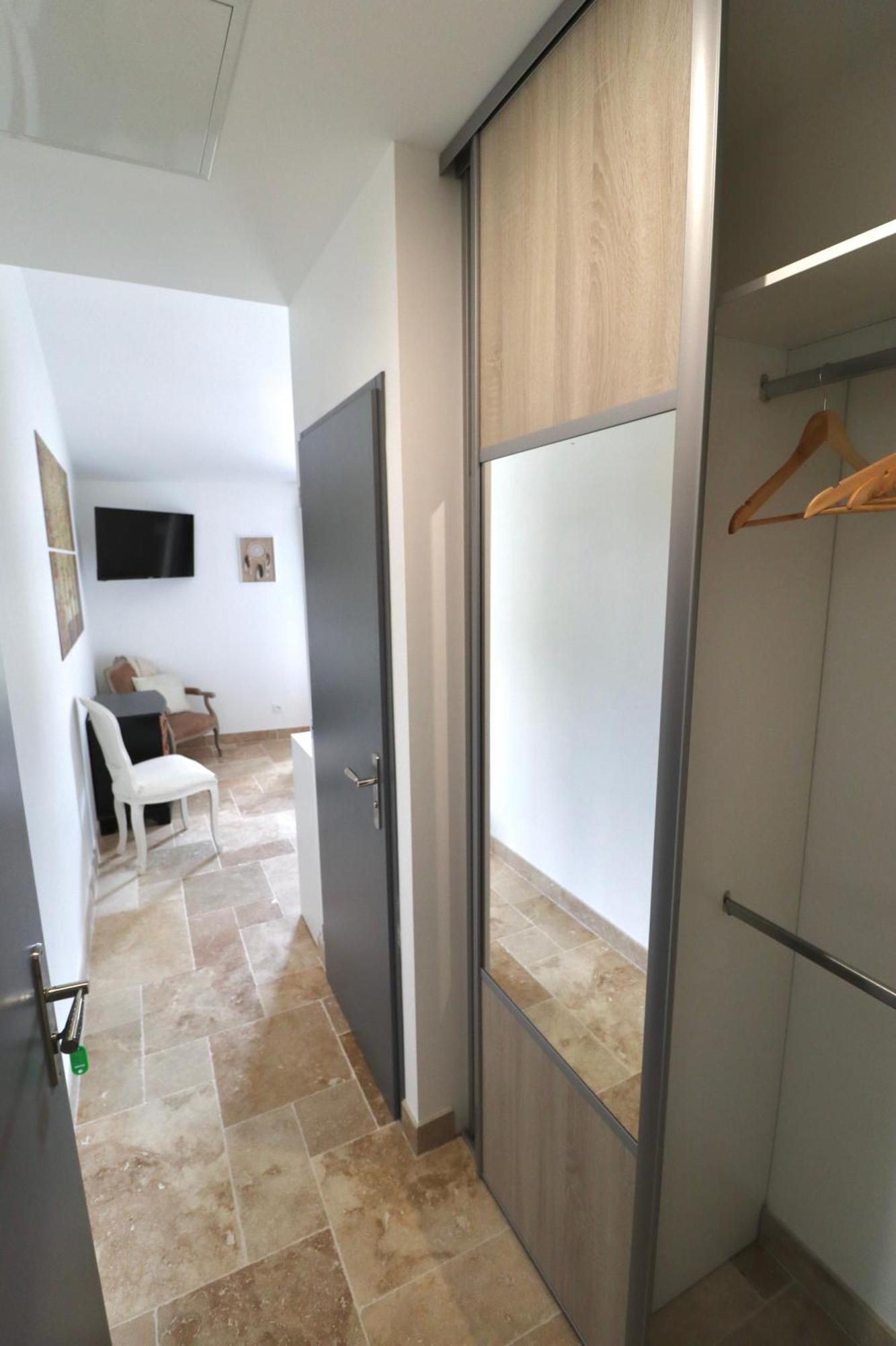 Chambres D'Hotes Avec Jacuzzi Et Piscine Au Mas De Cadoule Saint-Just  Habitación foto