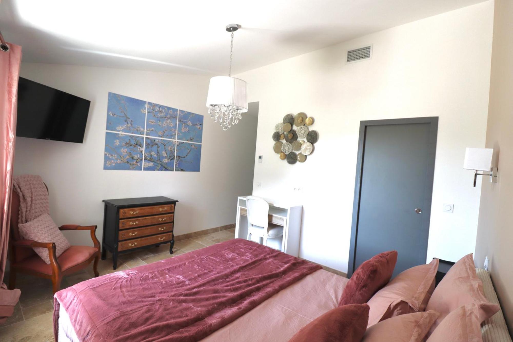 Chambres D'Hotes Avec Jacuzzi Et Piscine Au Mas De Cadoule Saint-Just  Habitación foto